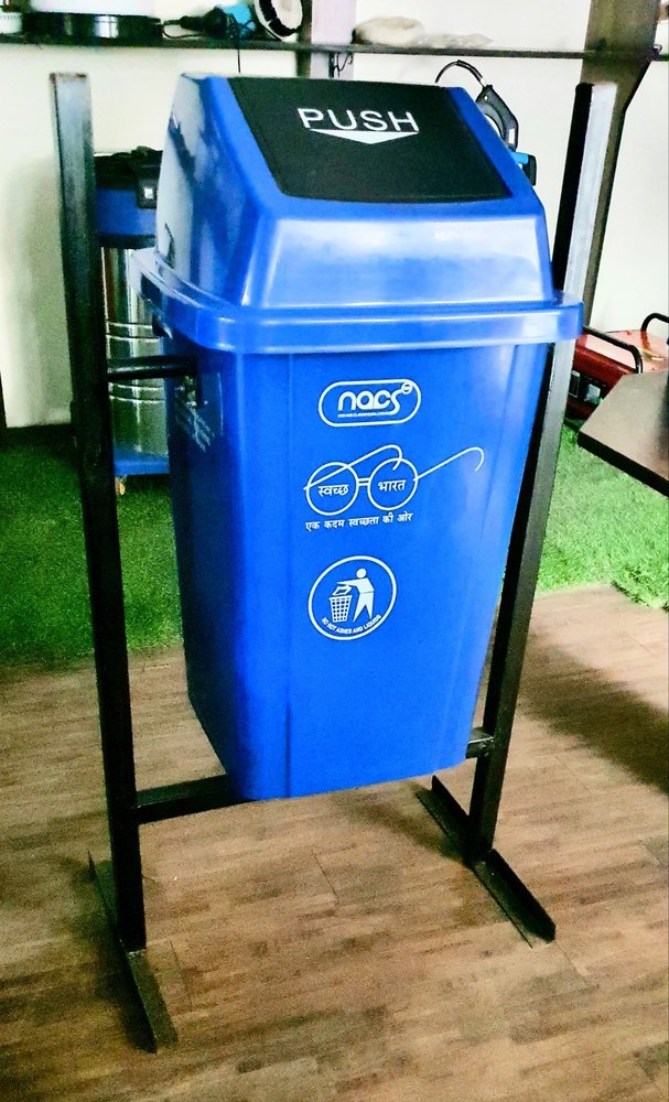 Blue And Green Pole Mounted Dustbin, Capacity: 60 And 100 Litre, Size: 60 & 100 Litre