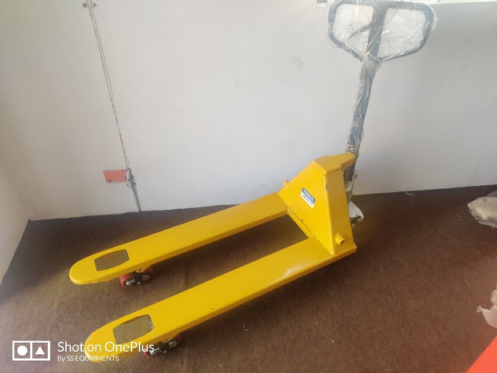 SSE Manual Hydraulic Hand Pallet Truck, Loading Capacity: 2500kgs, Lifting Capacity: Upto 3 Tonnes