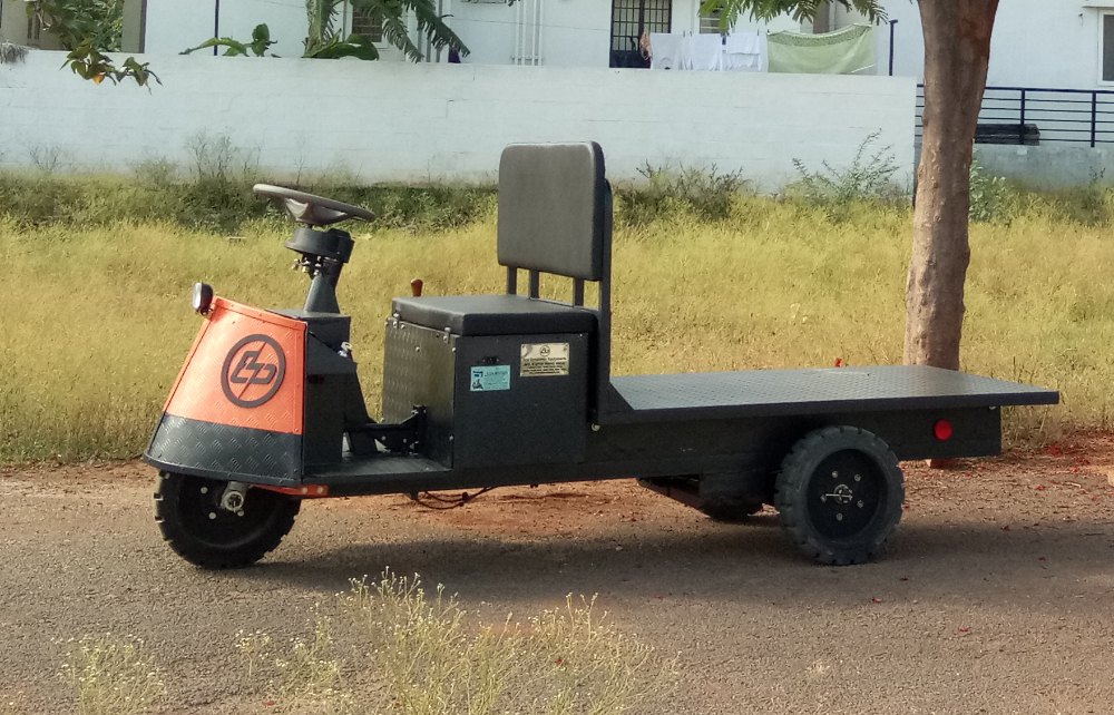 ECO DYNAAMIC Gray Electric Low Platform Vehicle, Maximum Run Per Charge: 60-80 km, Loading Capacity: Above 1000 kg