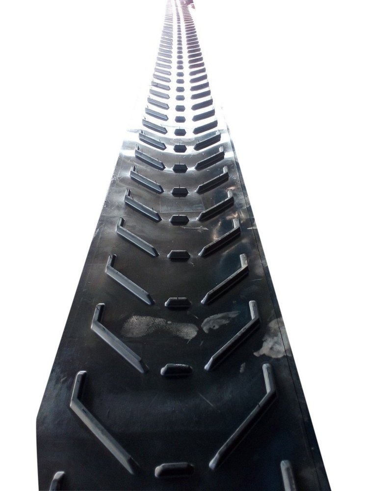 Rubber Black Chevron Cleated Conveyor Scratch Proof Belt, Belt Thickness: 100mm