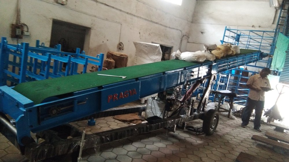 PRAGYA Bag Stacker Conveyor Hydraulic