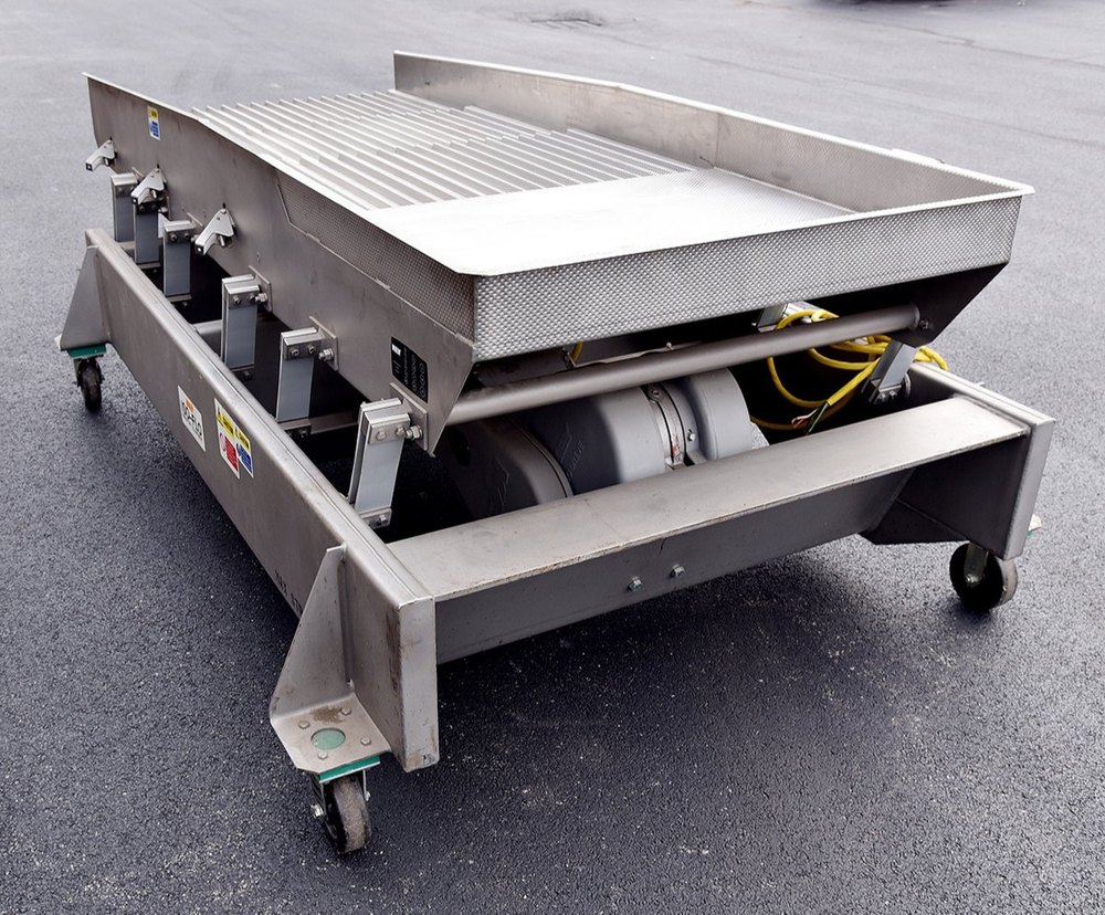 Mild Steel Vibrating Conveyor, Capacity: 50 kg per feet