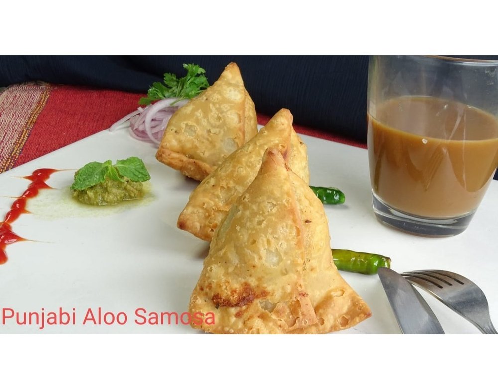 Deep Fry Frozen Punjabi Aloo Samosa img