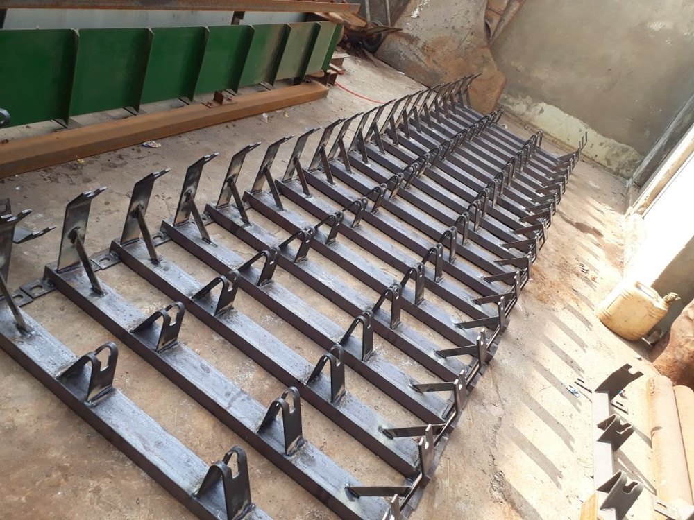 Mild Steel Conveyor Idler Frames, Roller Length: 340 mm, Roller Diameter: 120 mm