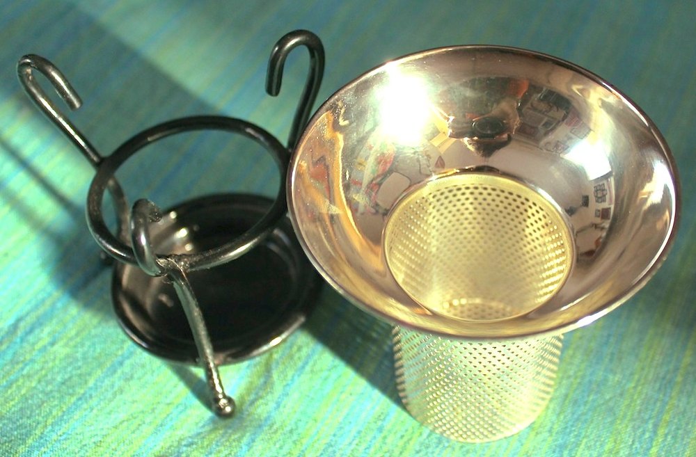 Bud White Modern Brass Tea Strainer in the Shape of a Cup with Base Stand, For Home