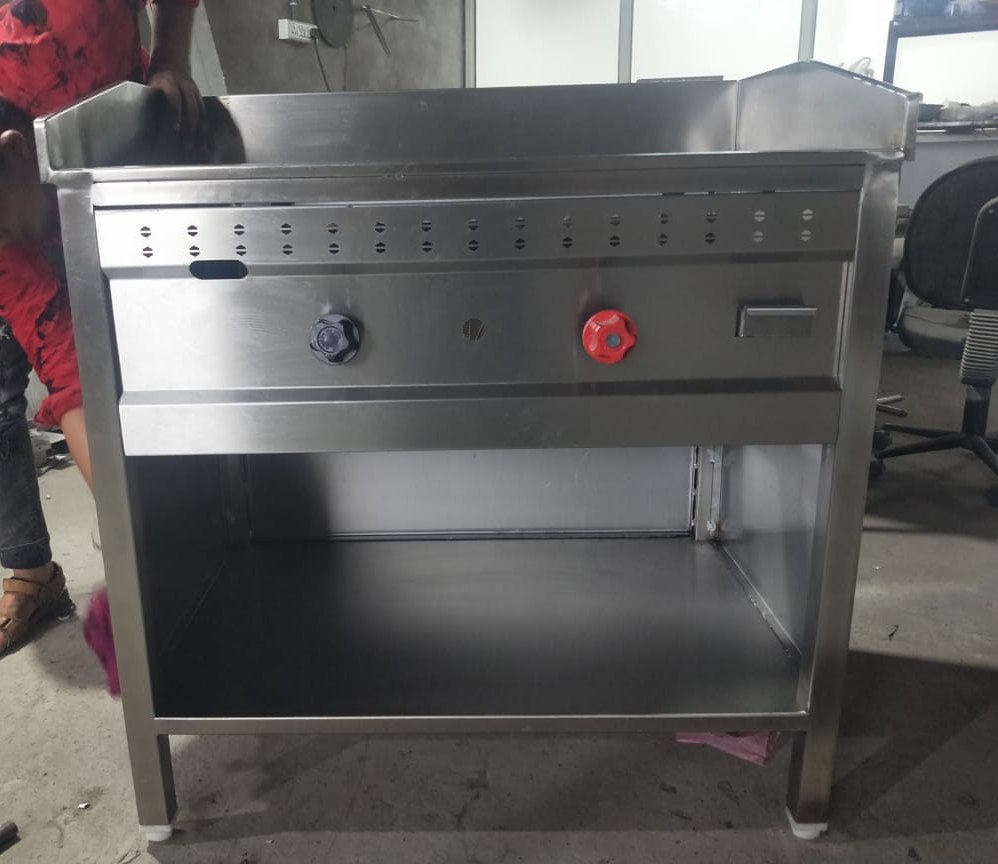 Silver Stainless Steel Hot plate (Gas Griddle), For Restaurant, Size: 30x24x34 Inches