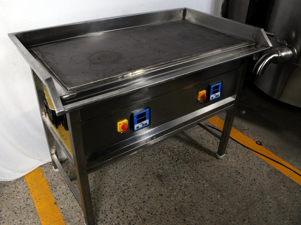 Stainless Steel Centillion Electric Dosa Tawa, Weight: 90kg, Capacity: 20 Dosas At A Time