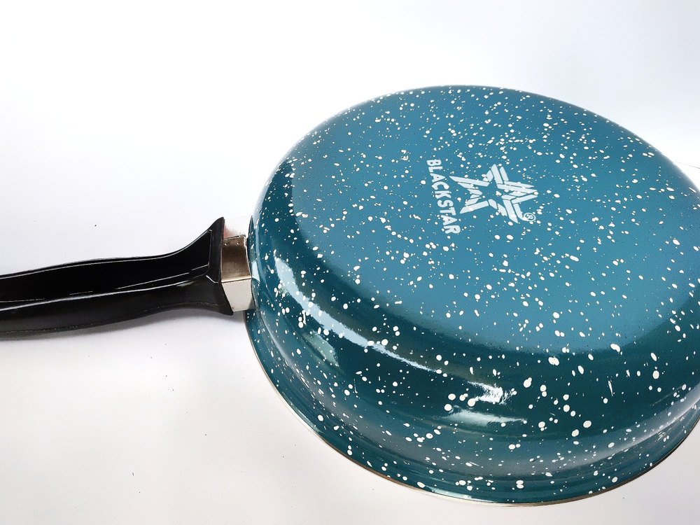 Blue Iron Blackstar Color Coated Big Frying Pan, For Kitchen, Round img