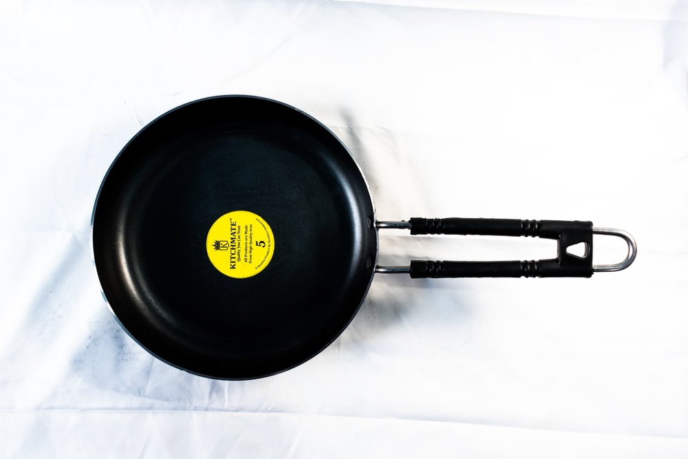 Kitchmate Black and Silver Iron Frying Pan, Round, Capacity: 2 kg img