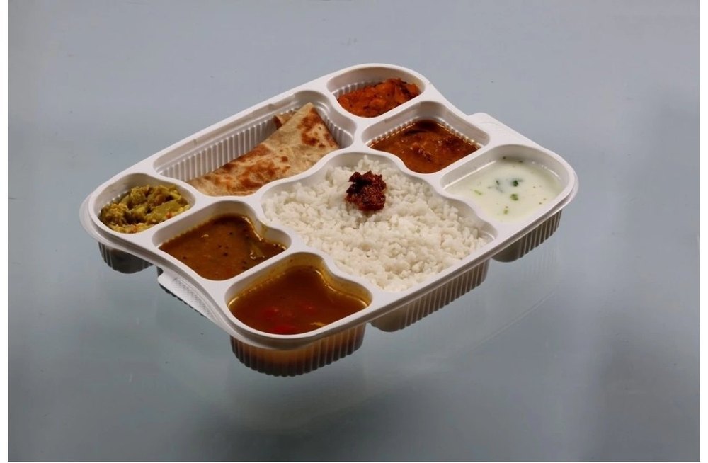 White Disposable Plastic Food Packaging Trays, For Event and Party Supplies