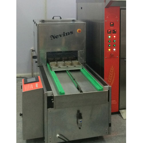 Automatic Bakery Oil Spraying Machine, For Restaurant, Bakery etc