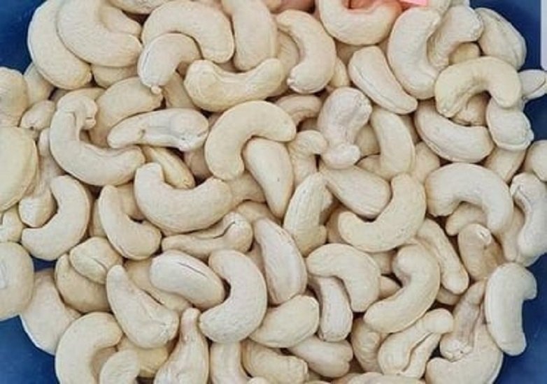 Processed Cashew Nuts W210, Packaging Size: 25kg