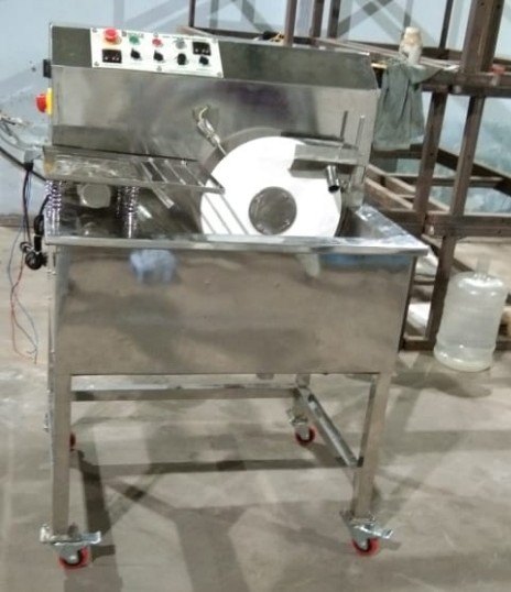 Ss304 Chocolate melting and Tempering Machine, Capacity: 30 Kg