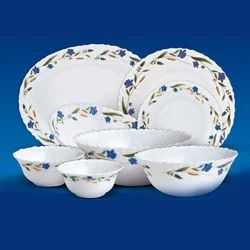 Ceramic Floral Dinnerware Set, For Dinner Serving, 4 Plates & 4 Bowls img