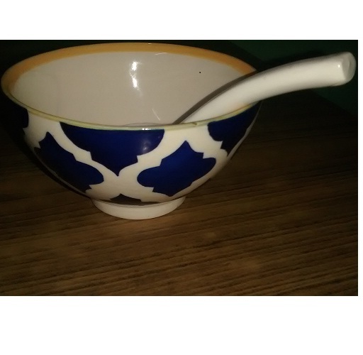 Blue and White Ceramic Soup Bowl with Spoon for Hotel and Home