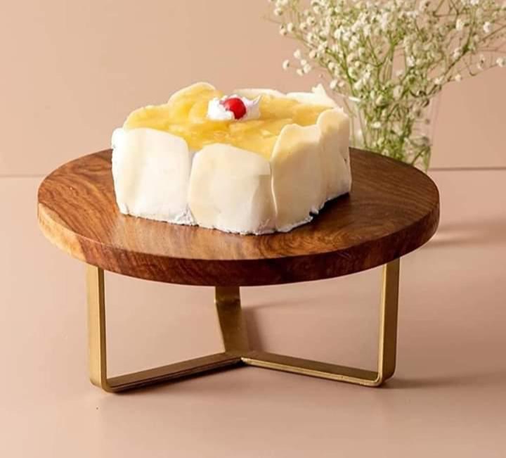 iron and wood gold Wooden cake stand, For Home, Size: 12x12
