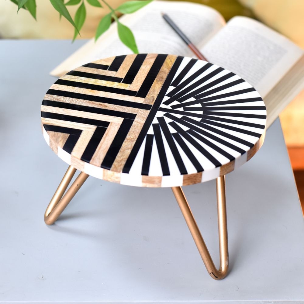 Sun Beam Wood And Resin Geometric Cake Stand With Golden Legs, For Home Hotel Restaurant, Size: Diameter: 20 cm img