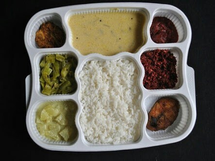 Plastic White 8 CP Meal Tray With Lid, For Event and Party Supplies img