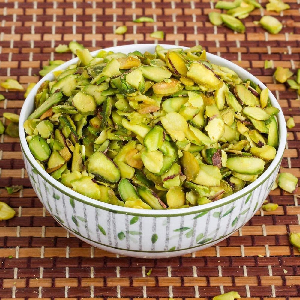 Natural Pistachio Flakes Slice, Packaging Type: Loose img